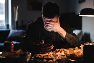 late-night eating habit affecting sleep and weight